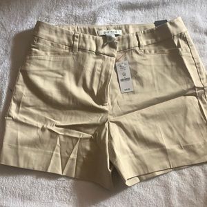 NWT Size 4 White Market Black Shorts Tan